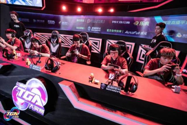 同樣吸引了 同樣吸引了